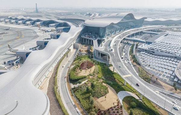 Sân bay quốc tế Zayed ở UAE có kiến trúc tựa như cồn cát- Ảnh 2.