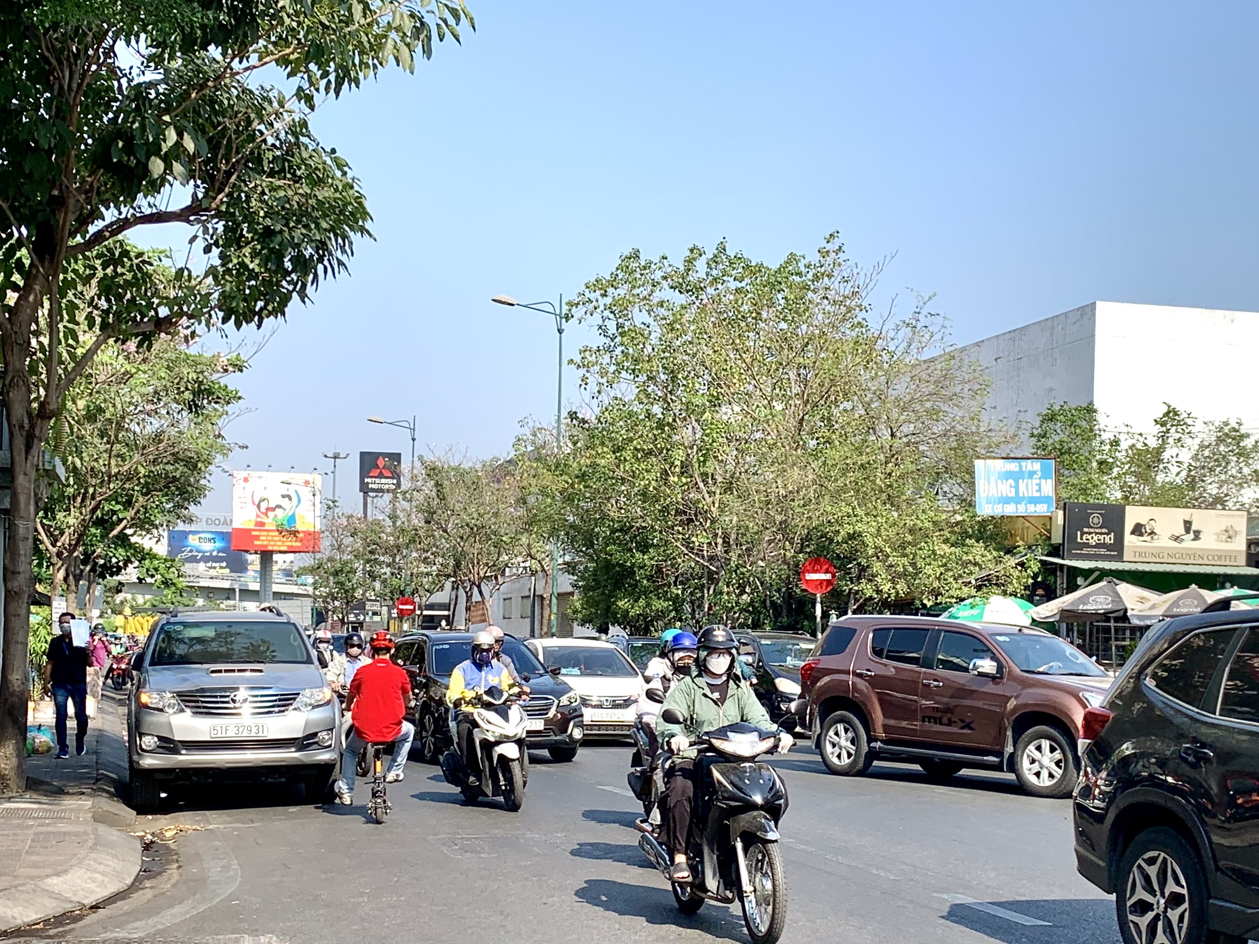 Ngao ngán hình ảnh nhiều tuyến đường quanh sân bay Tân Sơn Nhất- Ảnh 10.