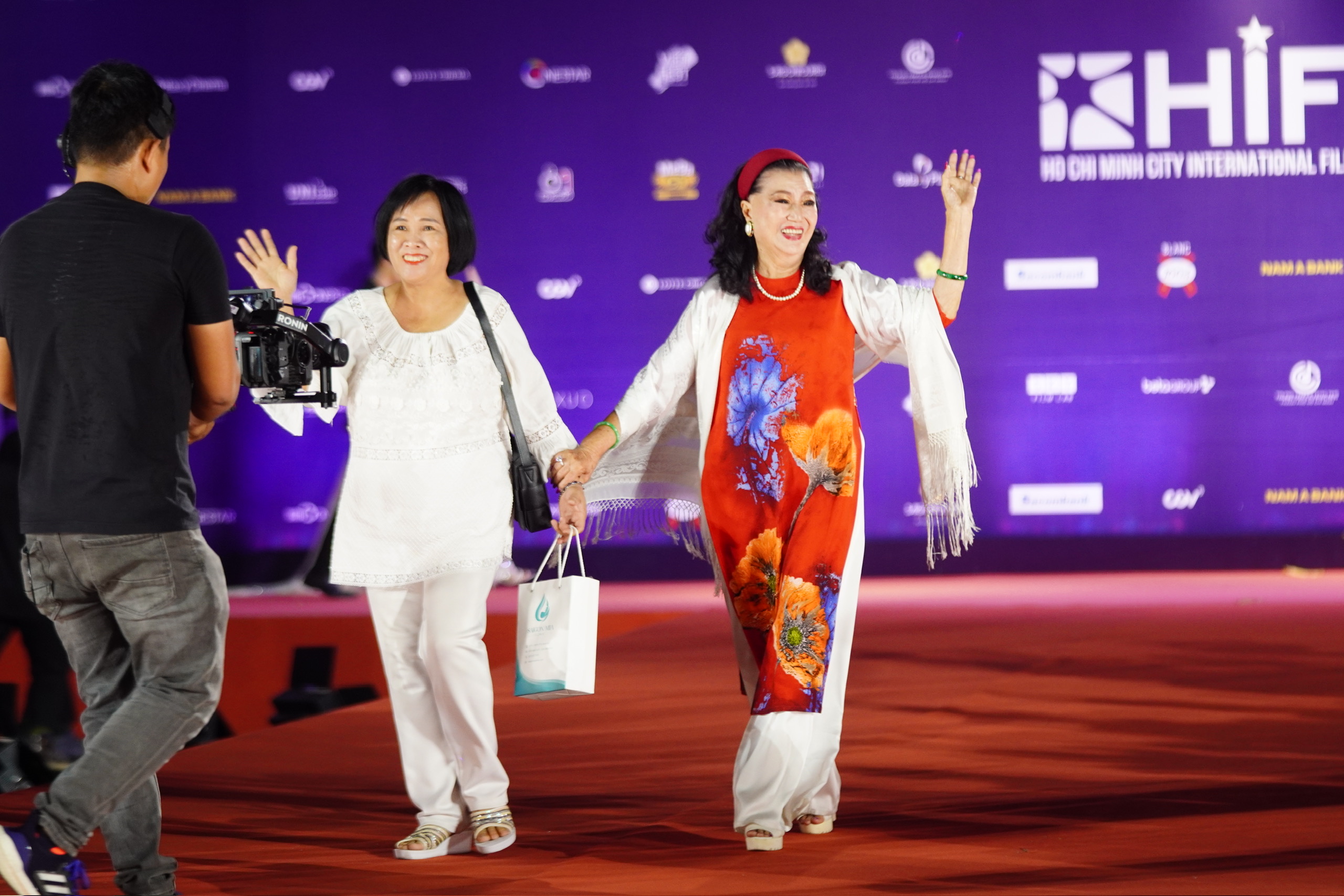 Hoa hậu Tiểu Vy lung linh trên thảm đỏ bế mạc HIFF 2024- Ảnh 11.