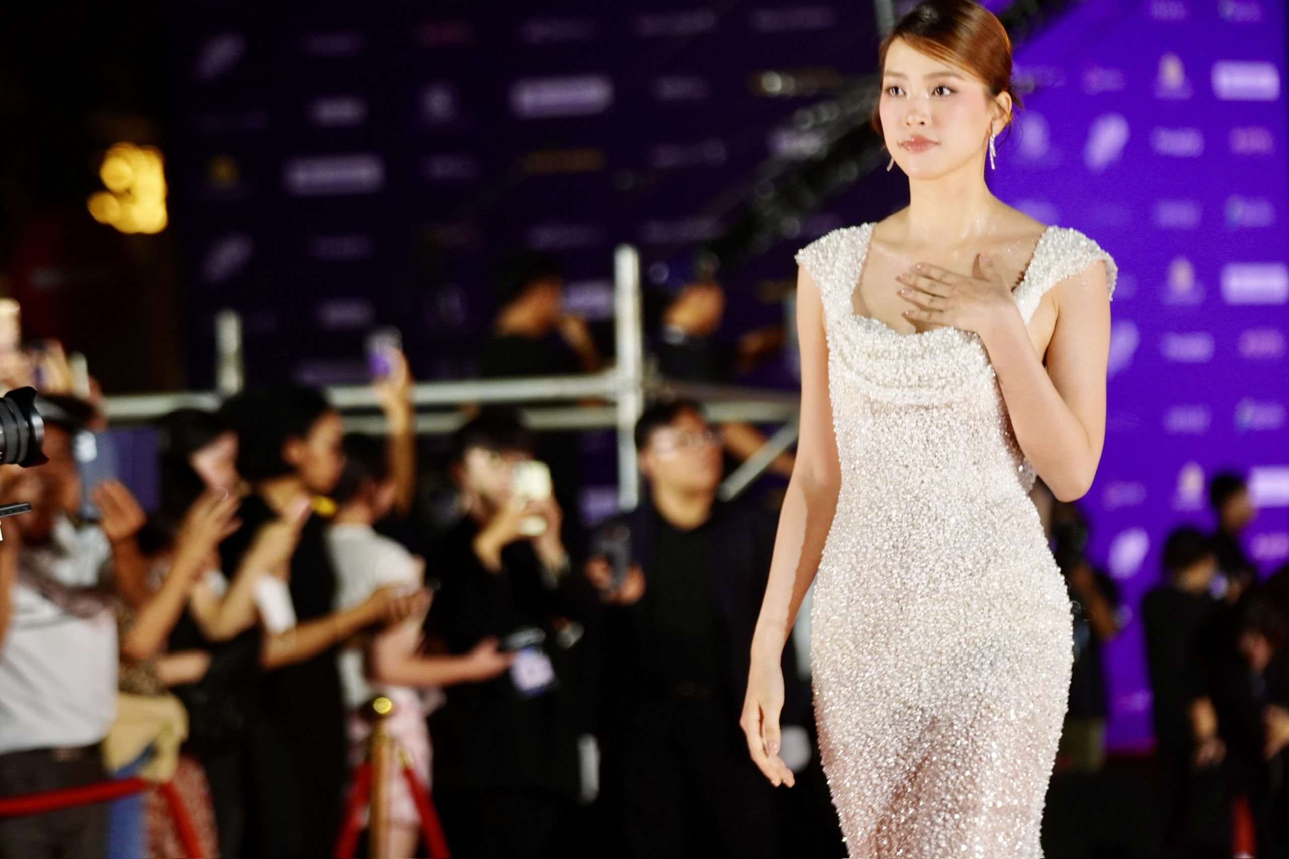 Hoa hậu Tiểu Vy lung linh trên thảm đỏ bế mạc HIFF 2024- Ảnh 4.