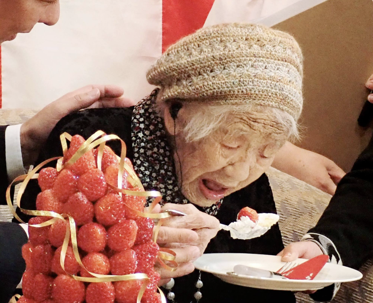 Bà Kane Tanaka ăn mừng sinh nhật lần thứ 116 của mình vào năm 2019 - Ảnh: AFP