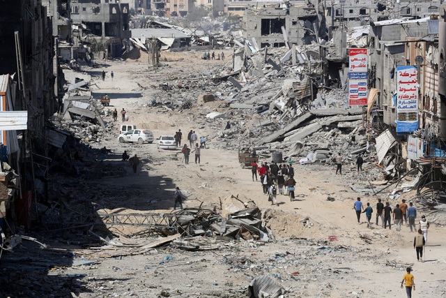 Quang cảnh đổ nát ở TP Khan Younis phía Nam Dải Gaza hôm 7-4. Ảnh: Reuters