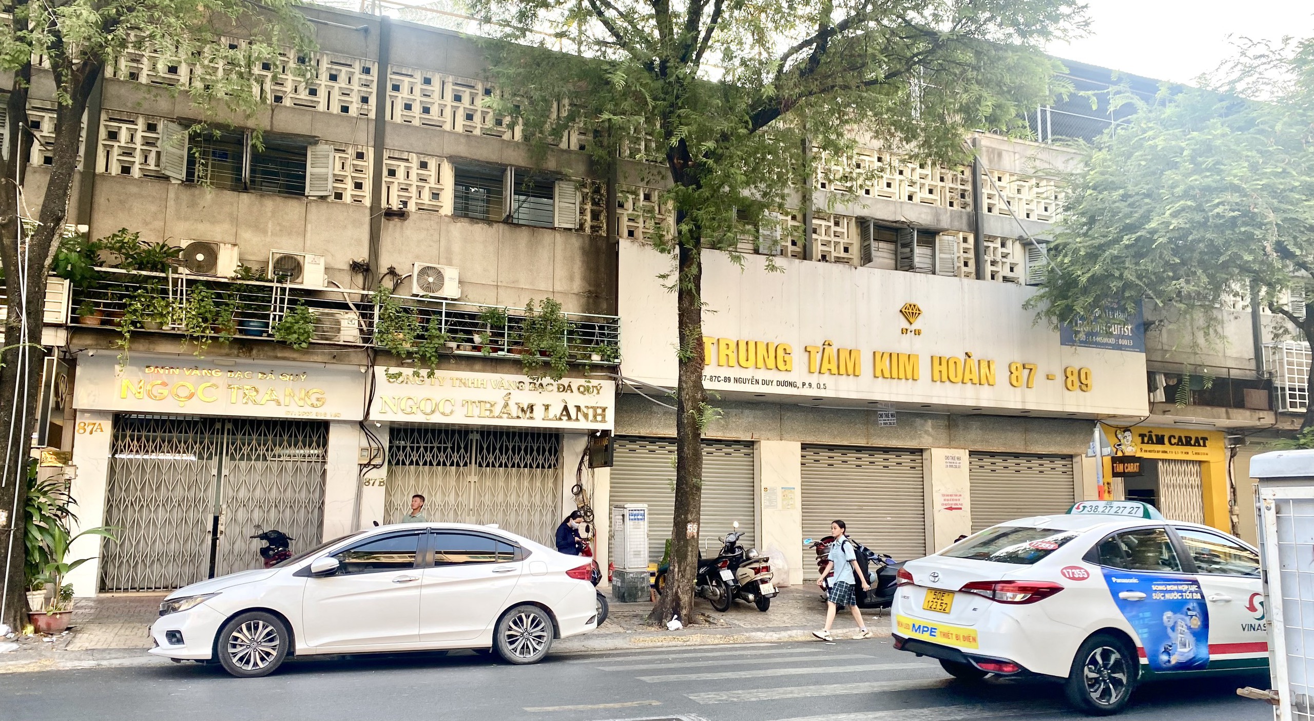 Nhiều tiệm vàng tại TP HCM bất ngờ đóng cửa- Ảnh 1. Nhiều tiệm vàng tại TP HCM bất ngờ đóng cửa- Ảnh 1.
