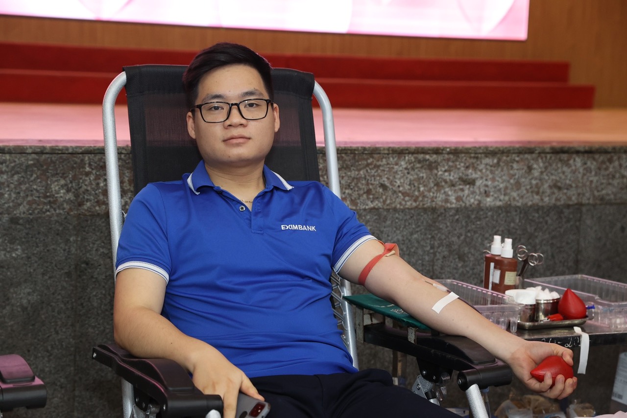 Eximbank tổ chức ngày hội hiến máu vì cộng đồng năm 2024- Ảnh 3.