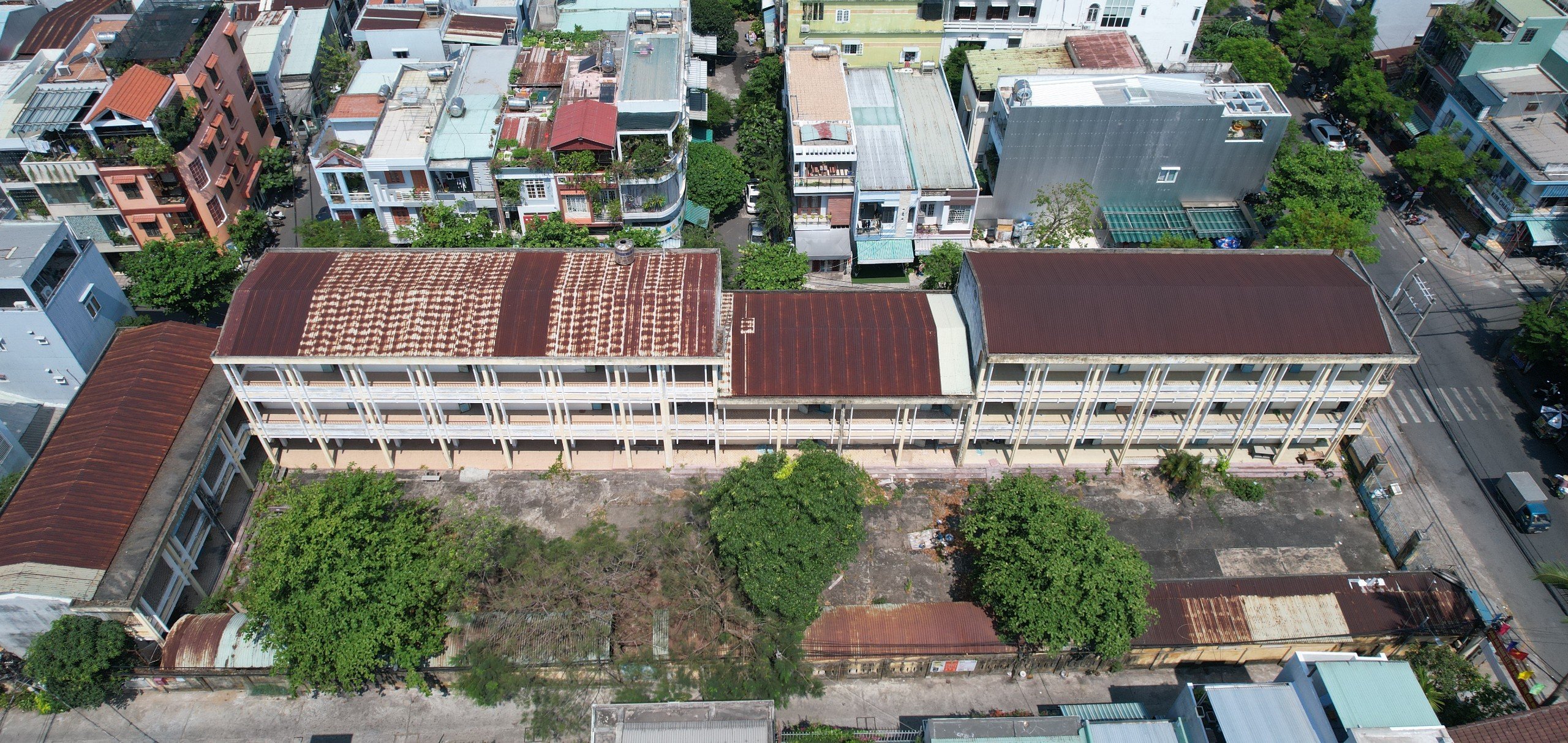 Trường học để không, ngổn ngang hoang tàn giữa trung tâm Đà Nẵng- Ảnh 1.