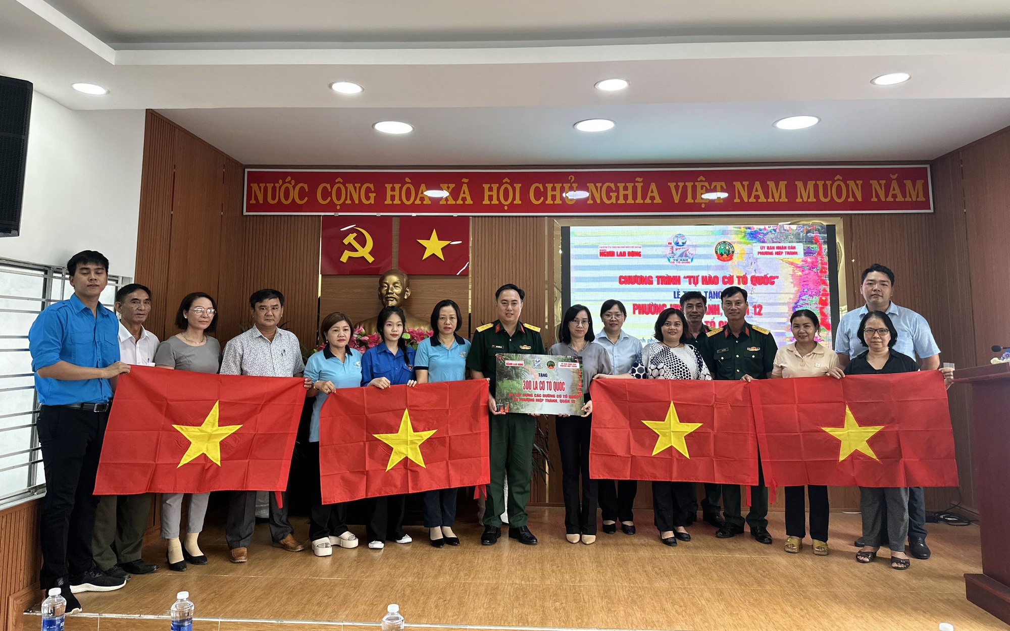 Ra mắt "Đường cờ Tổ quốc" trên địa bàn quận 12