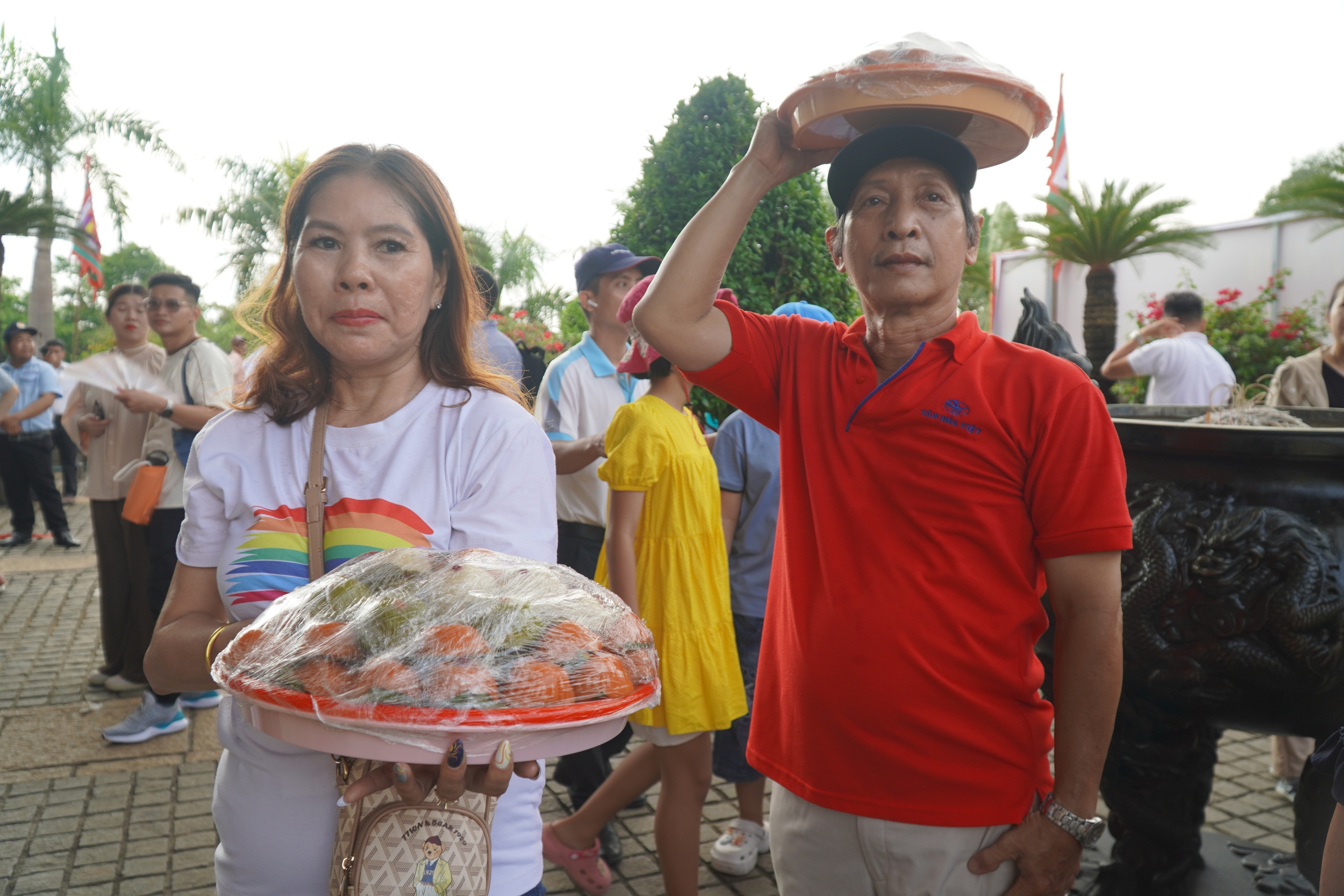 VIDEO: Người dân TP HCM gìn giữ truyền thống dâng lễ ngày giỗ Tổ- Ảnh 7.