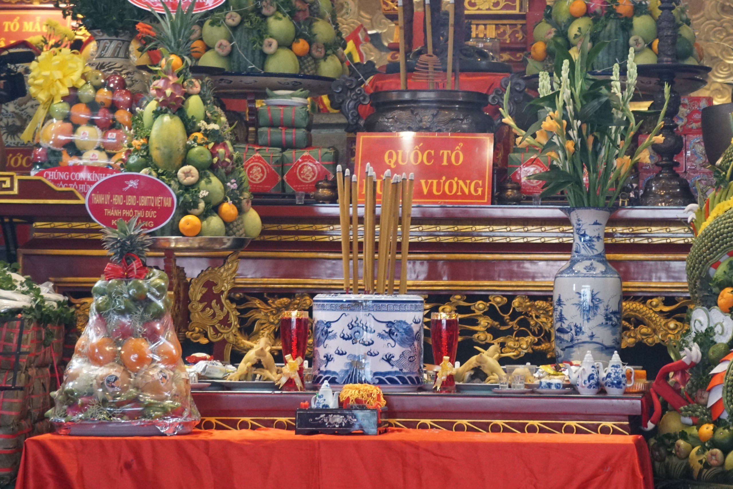 VIDEO: Người dân TP HCM gìn giữ truyền thống dâng lễ ngày giỗ Tổ- Ảnh 12.