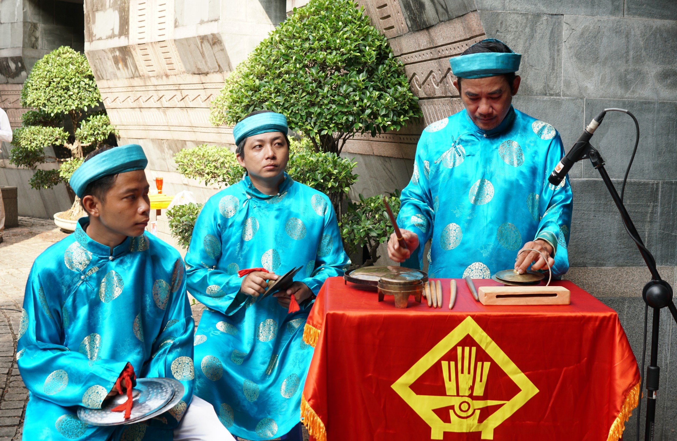 VIDEO: Người dân TP HCM gìn giữ truyền thống dâng lễ ngày giỗ Tổ- Ảnh 10.