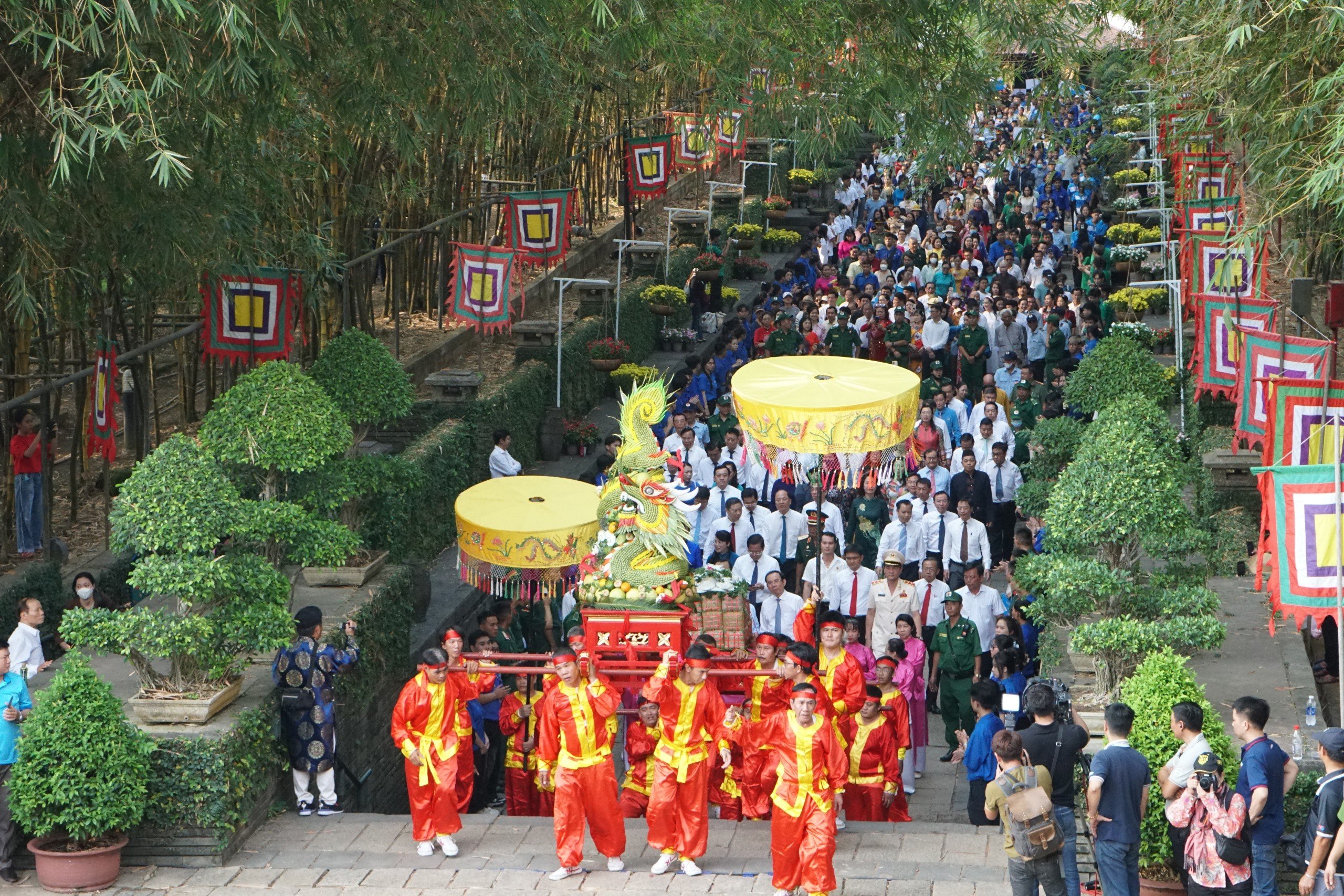 VIDEO: Người dân TP HCM gìn giữ truyền thống dâng lễ ngày giỗ Tổ- Ảnh 4.