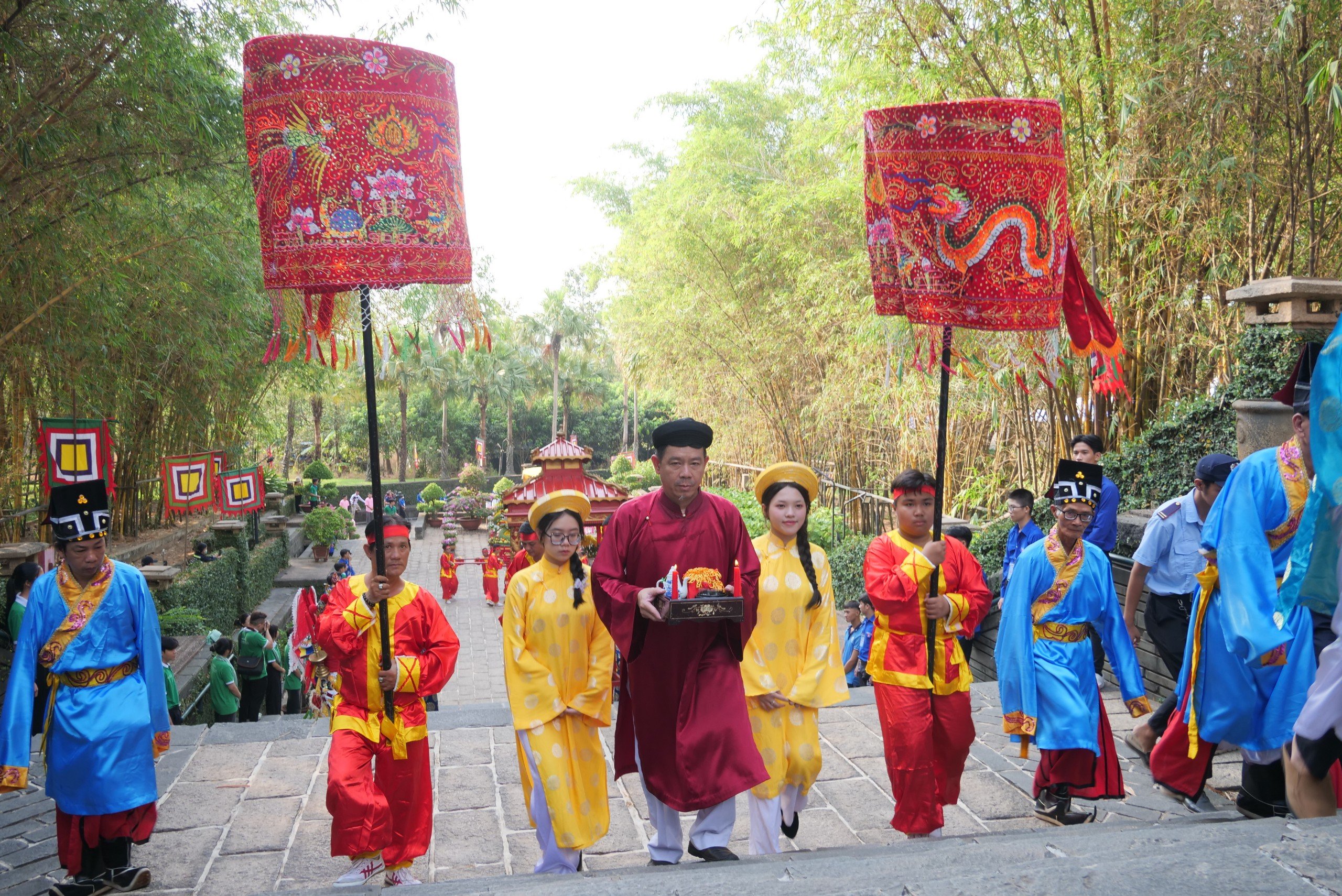VIDEO: Người dân TP HCM gìn giữ truyền thống dâng lễ ngày giỗ Tổ- Ảnh 9.