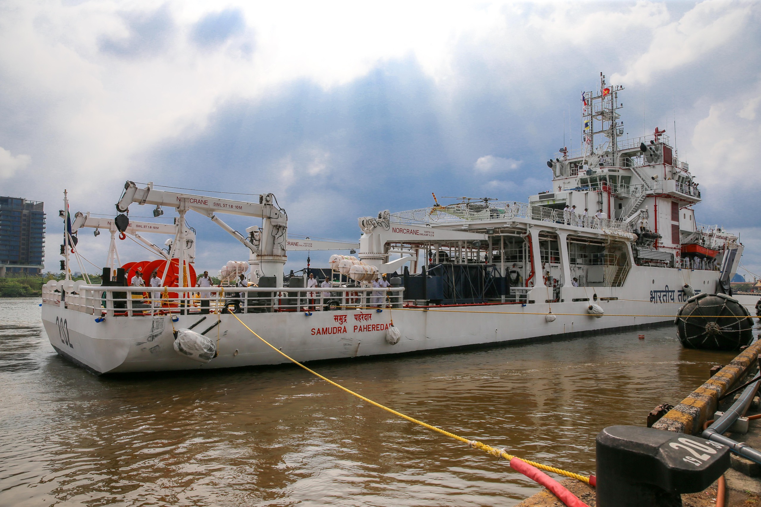 Cận cảnh tàu cảnh sát biển Ấn Độ đang thăm TP HCM- Ảnh 1.