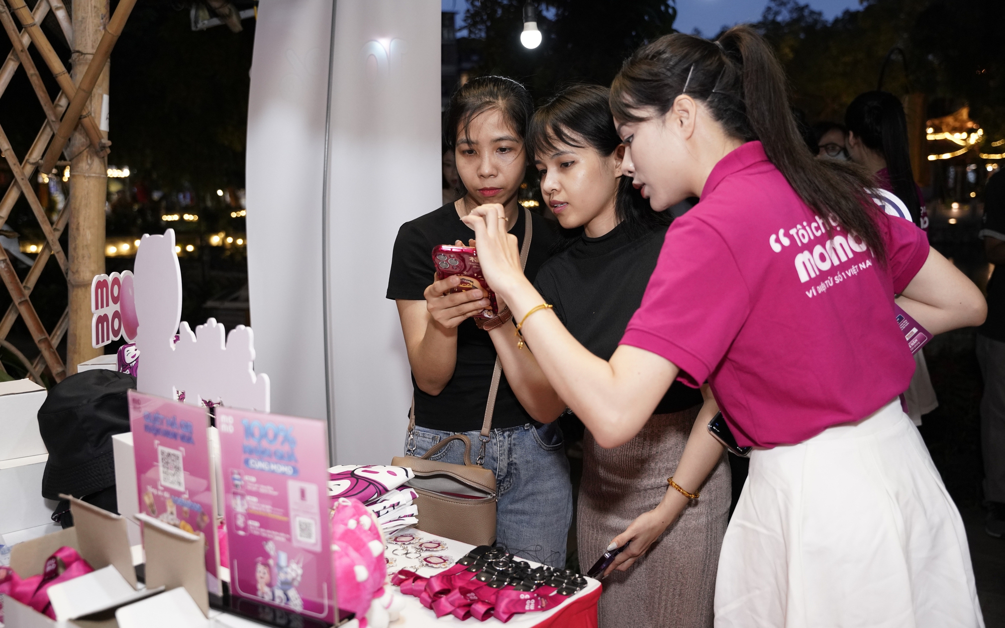 Đường sách Tết vun bồi tri thức - Ảnh 5.