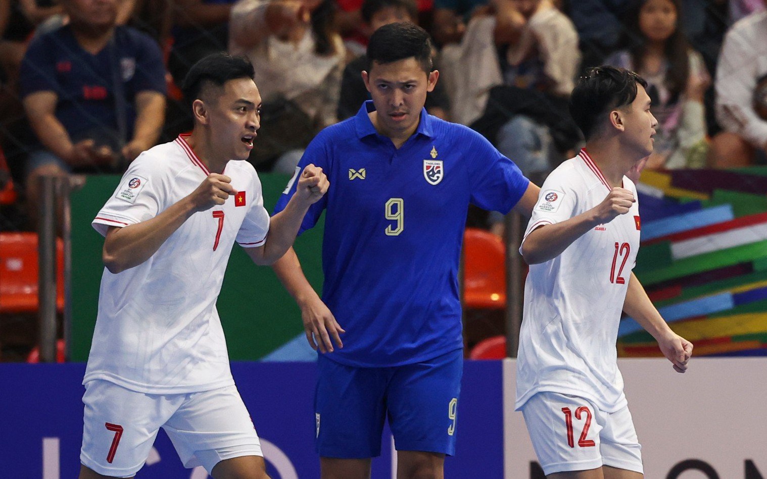 Futsal Việt Nam vào tứ kết châu Á, Trung Quốc toàn thua