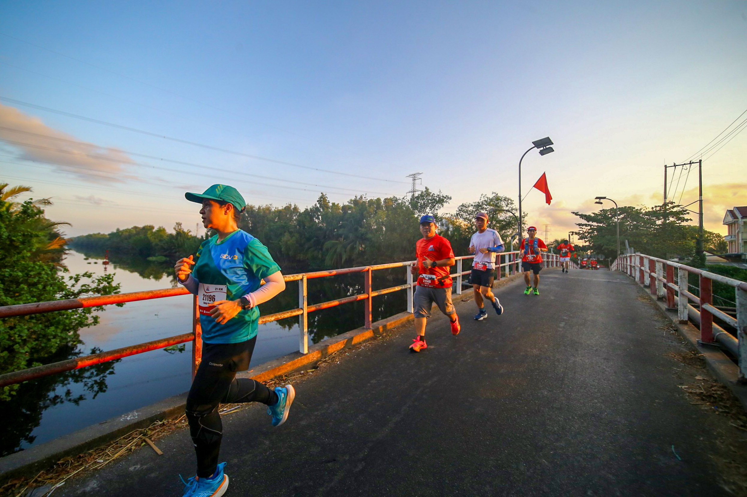 Những khoảnh khắc đáng nhớ tại giải Giải half-marathon “Tự hào Tổ quốc tôi”- Ảnh 10.