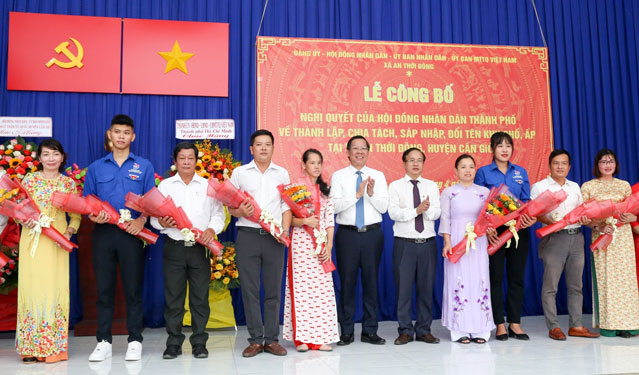 Chủ tịch UBND TP HCM Phan Văn Mãi dự lễ công bố Nghị quyết 11 tại xã An Thới Đông, huyện Cần Giờ