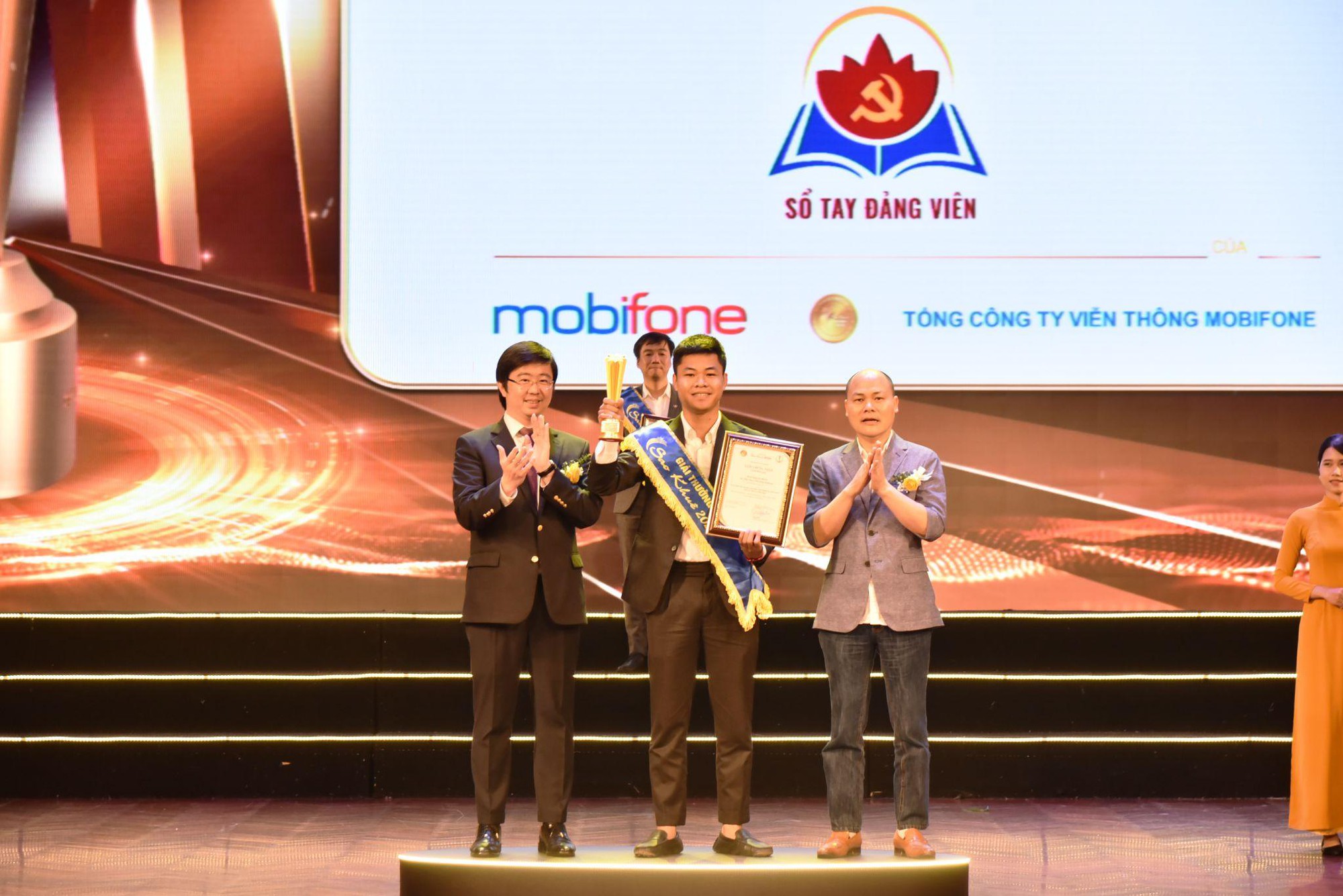 MobiFone nhận 5 giải thưởng, ghi dấu ấn tại Sao Khuê 2024- Ảnh 4.