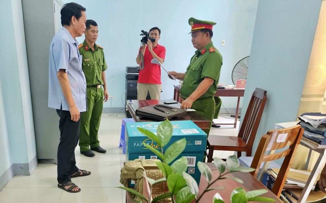 Lộ diện sai phạm của 3 cựu Ph&oacute; Chủ tịch UBND TP Long Xuy&ecirc;n , An Giang - Ảnh 2.