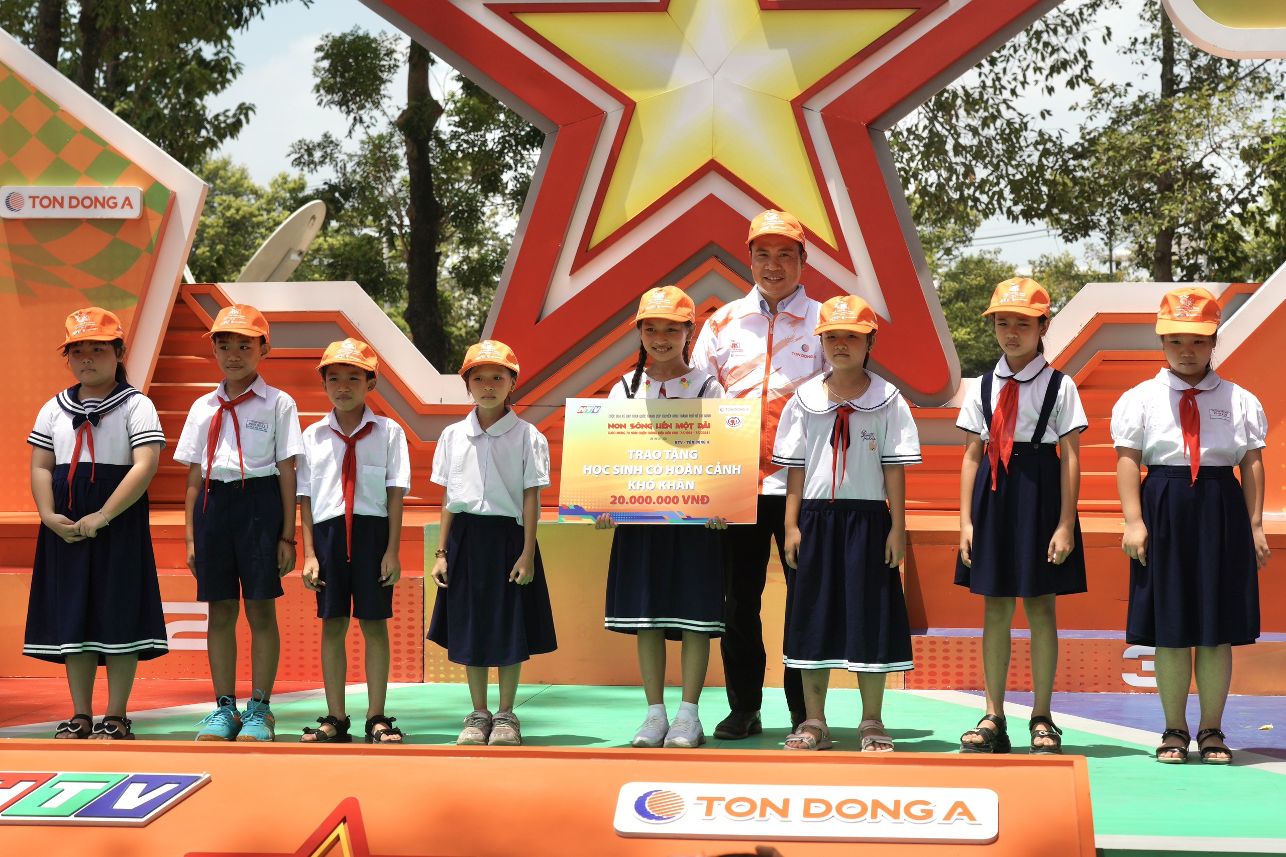 Nguyễn Văn Nhã giúp Quân khu 7 có chiến thắng chặng đầu tiên tại Cúp truyền hình 2024- Ảnh 10.