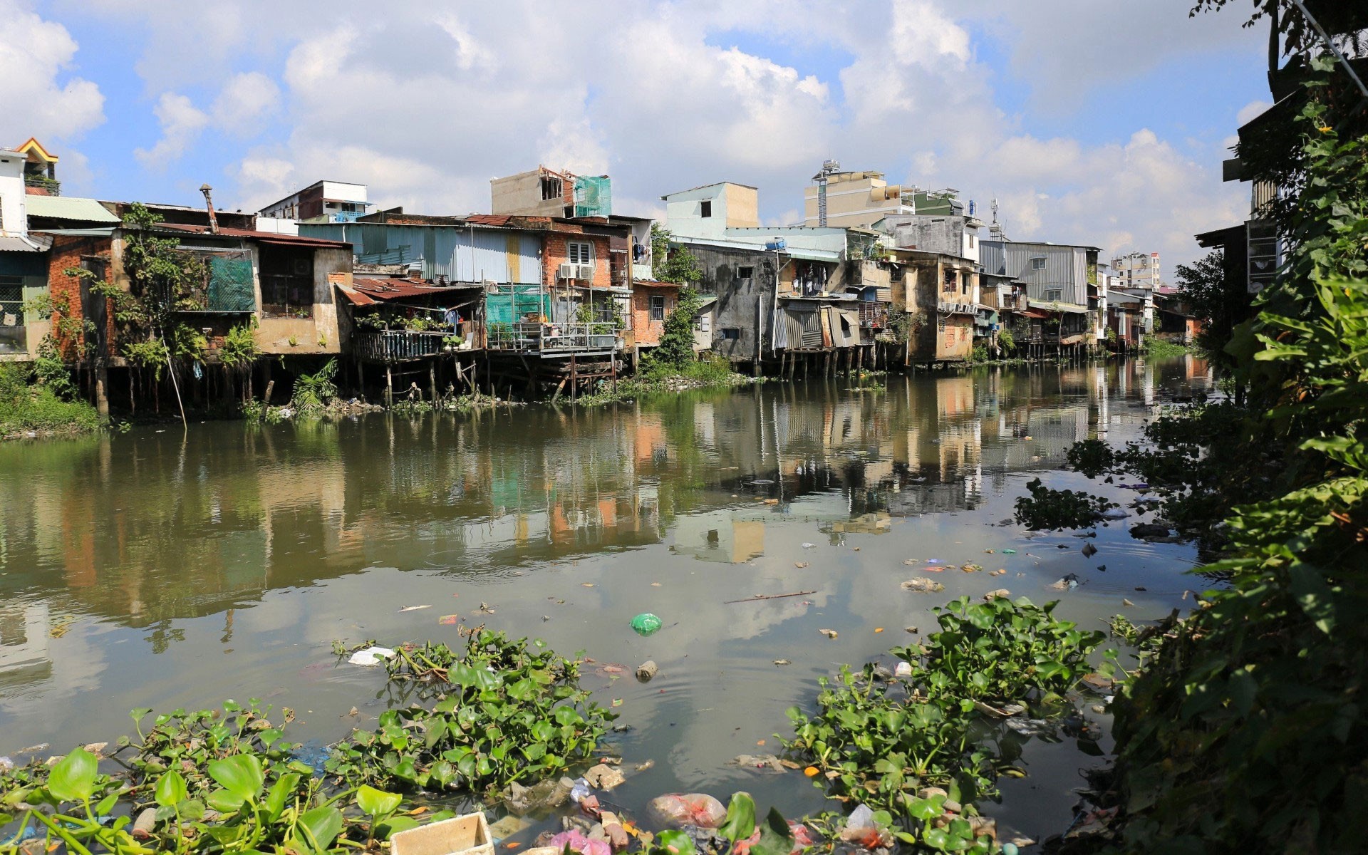 Giải bài toán nhà ven kênh rạch