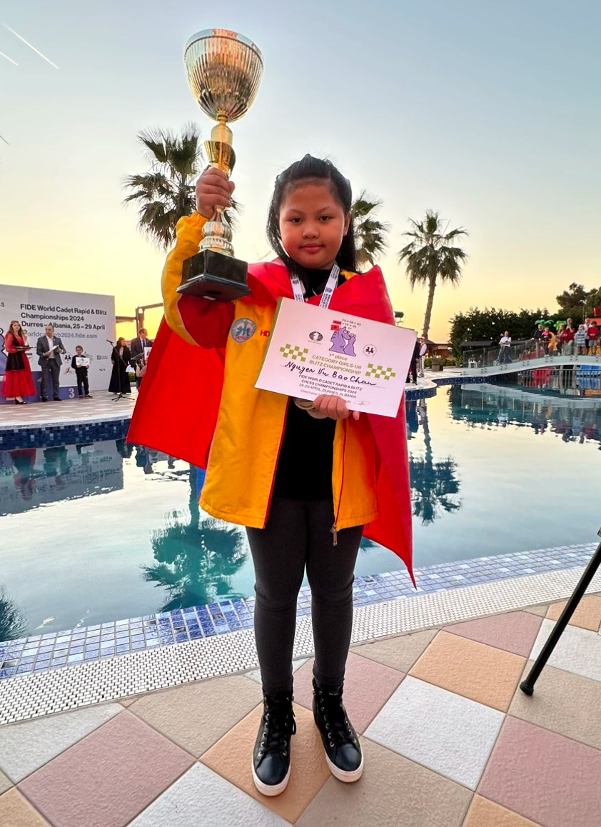 កីឡាករអុកវ័យក្មេង Nguyen Vu Bao Chau បានឈ្នះជើងឯកអុកពិភពលោកនារី U8 - រូបថតទី 5 ។ Kỳ thủ nhí Nguyễn Vũ Bảo Châu vô địch cờ chớp U8 nữ thế giới- Ảnh 5.