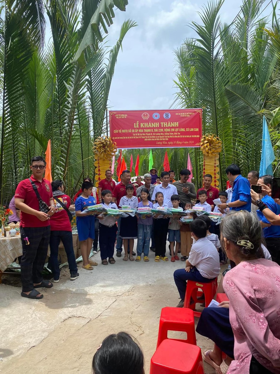 Nguyễn Trần Duy Nhất bán găng đấu để góp sức xây cầu giúp người dân Bến Tre- Ảnh 4.