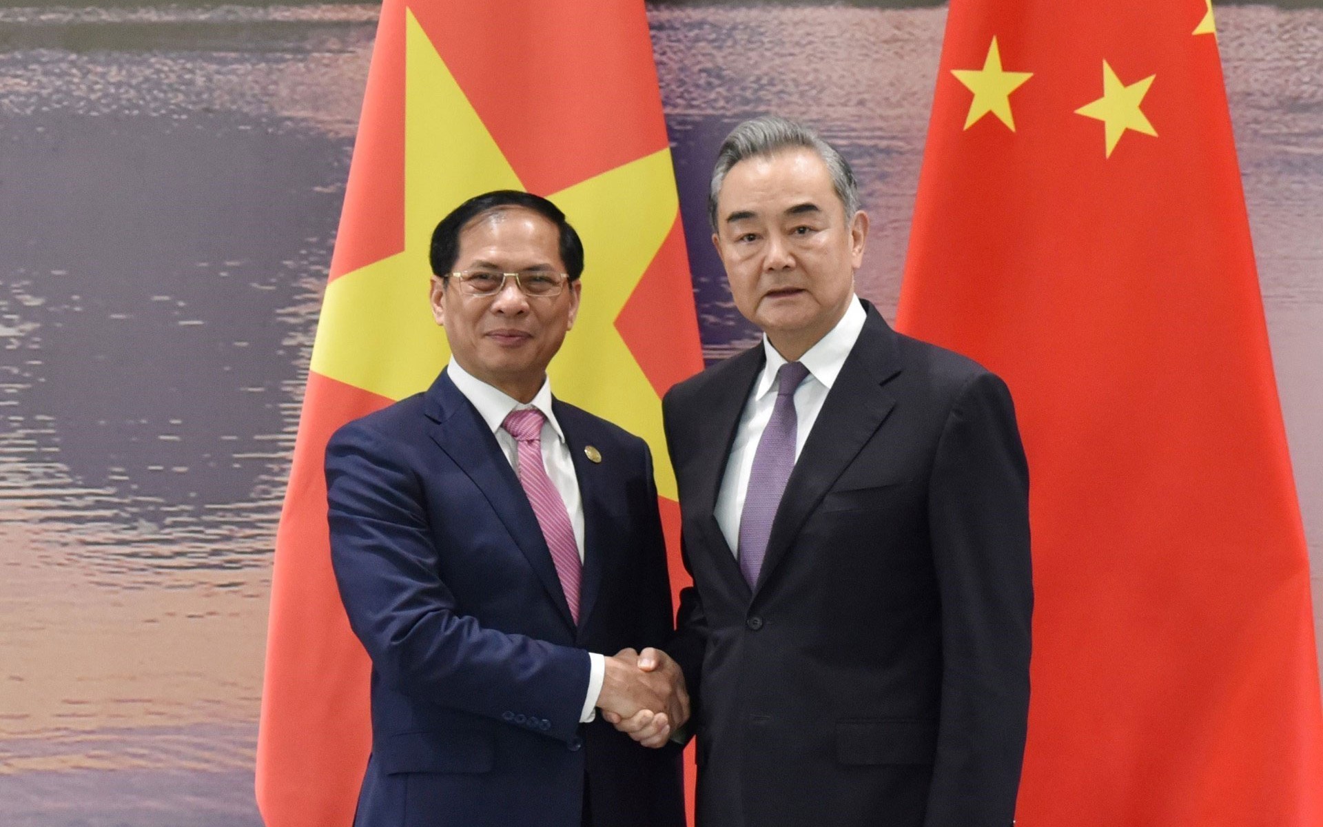 Việt Nam - Trung Quốc tăng cường kết nối