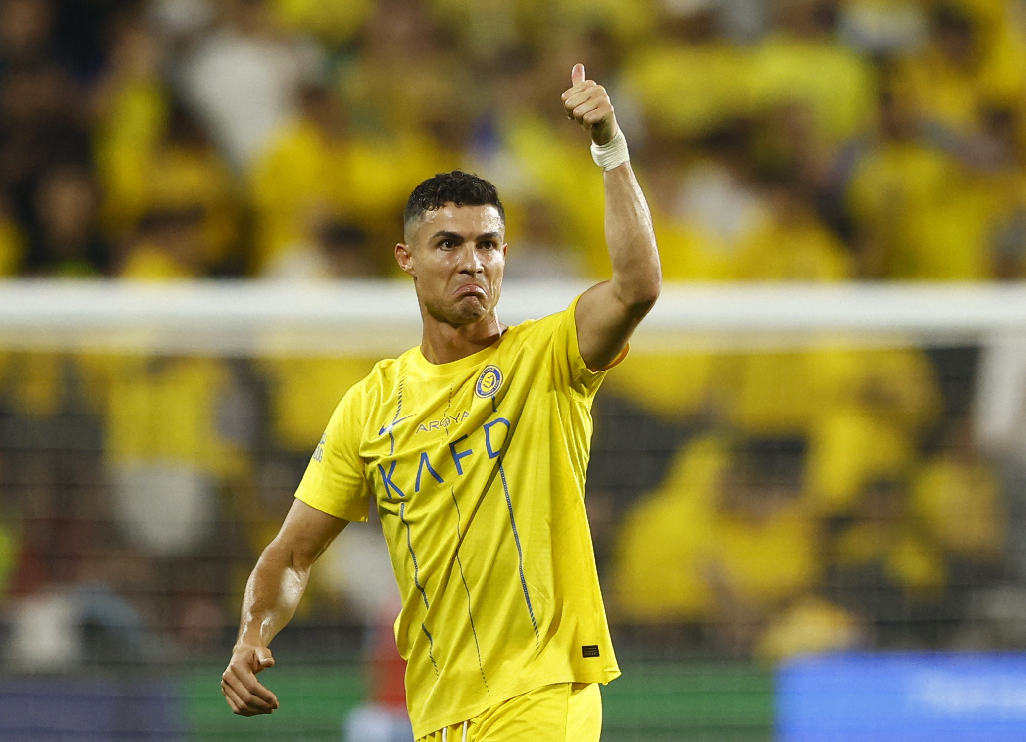 Thua Al-Hilal, Ronaldo nhận thẻ đỏ rồi đe dọa trọng tài- Ảnh 3.