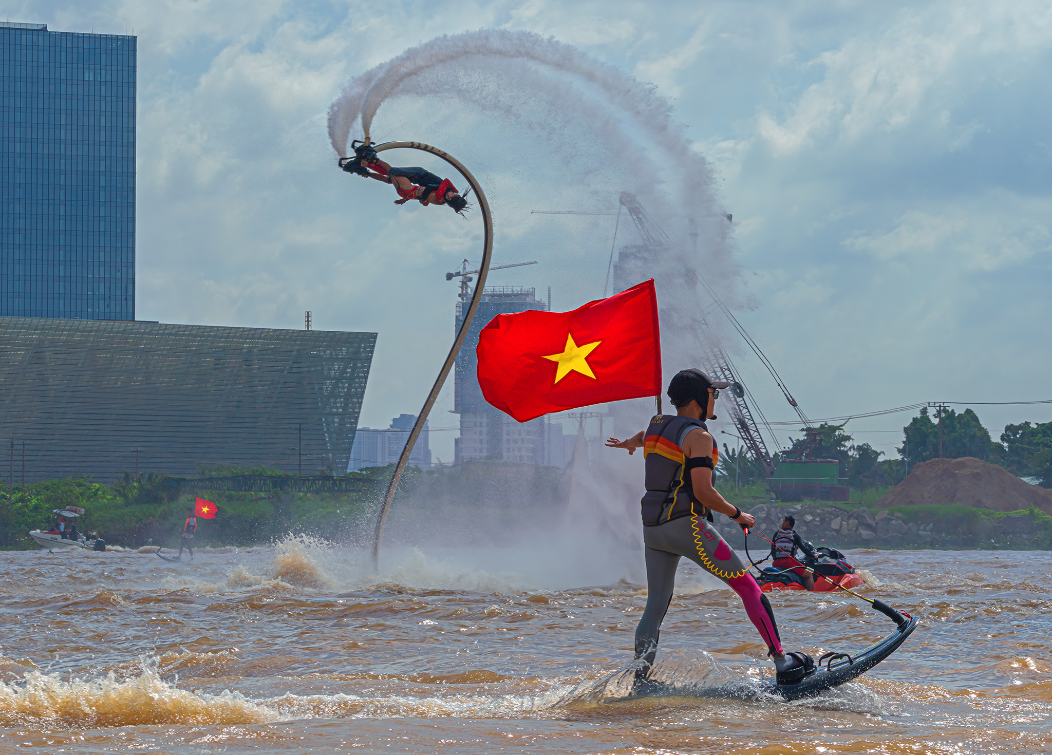 Những động tác trình diễn diễn ấn tượng của các vận động viên flyboard