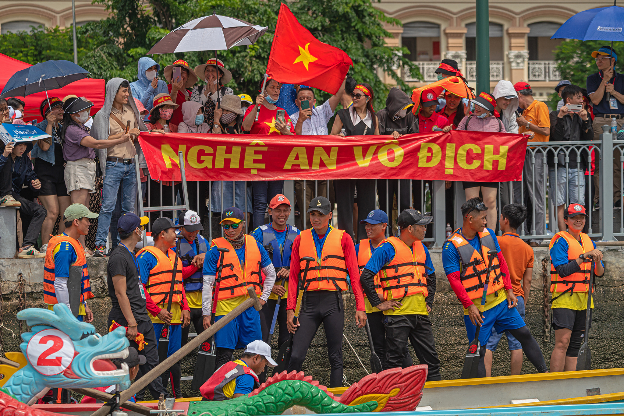 Các cổ động viên nhiệt thành của đội đua Nghệ An đến cổ vũ cho đội nhà