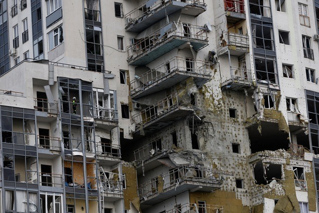 Khung cảnh một toà nhà tan hoang ở Kharkov hôm 14-5. Ảnh: Reuters