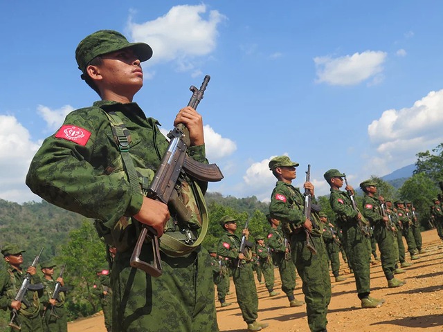 Quân nổi dậy kiểm soát hoàn toàn thị trấn Myanmar- Ảnh 1.