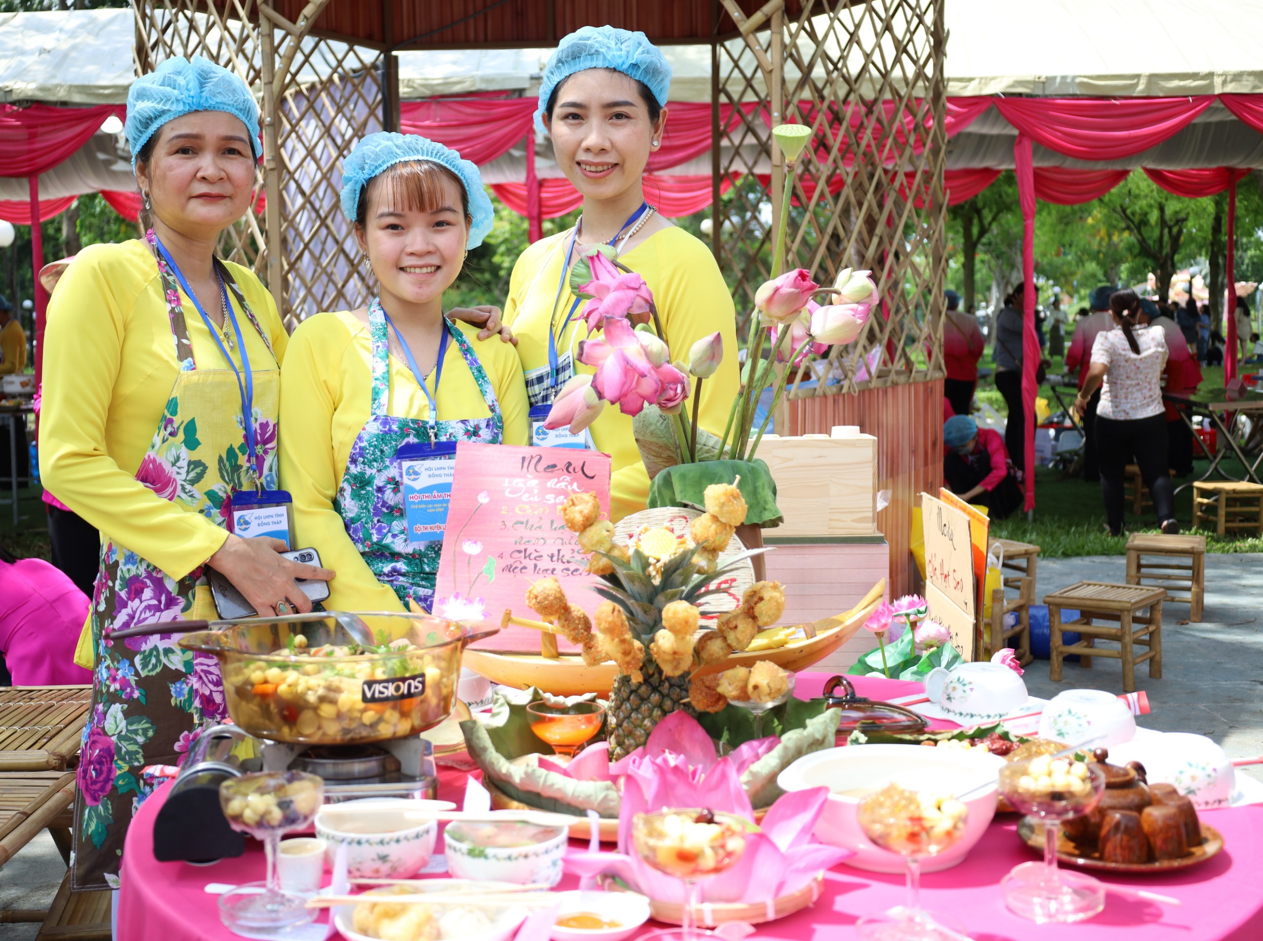 Những hình ảnh đẹp, “độc” tại Lễ hội Sen tỉnh Đồng Tháp- Ảnh 21.