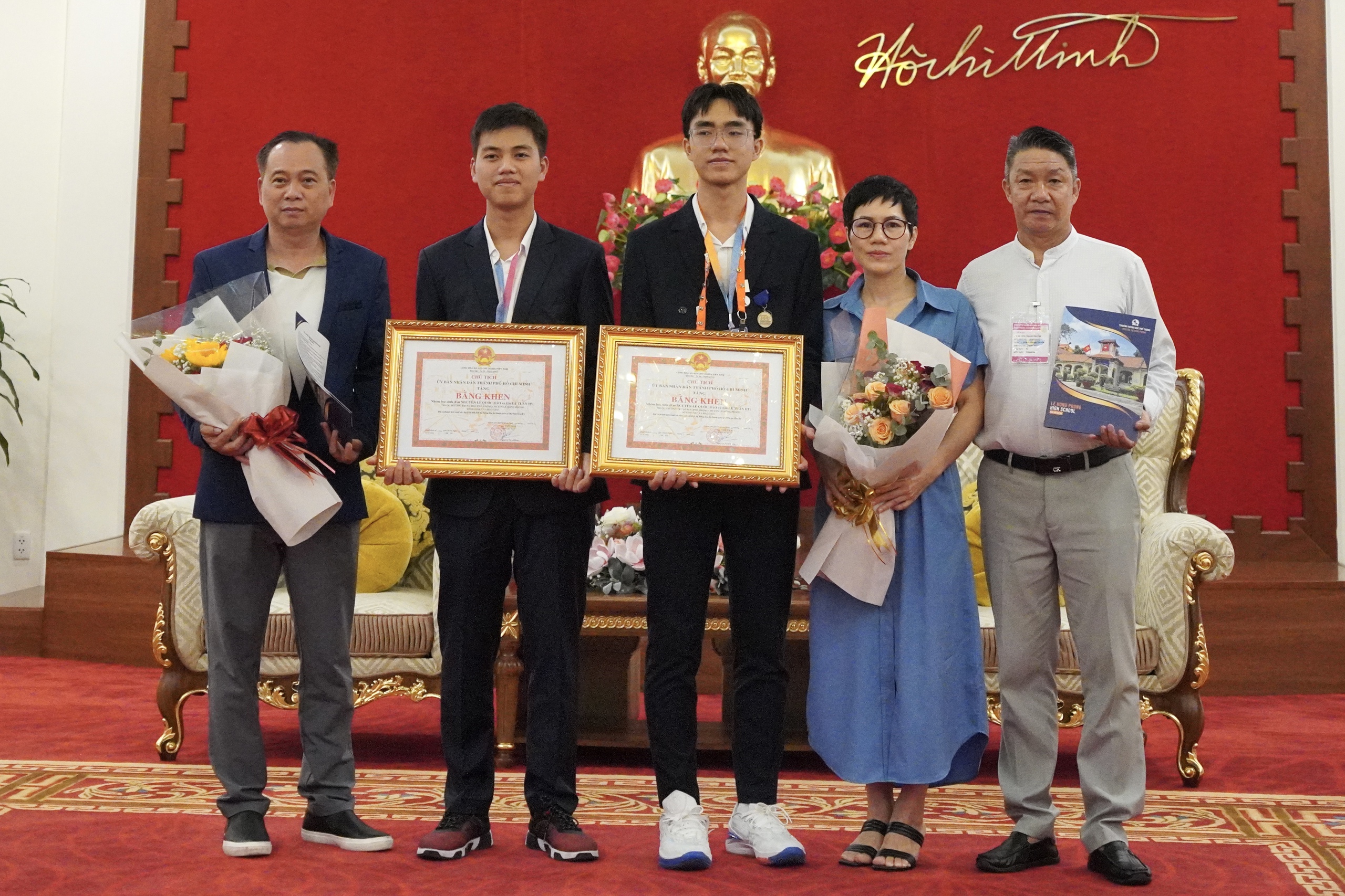 TP HCM khen thưởng 2 học sinh đoạt giải cuộc thi khoa học kỹ thuật quốc tế- Ảnh 4.
