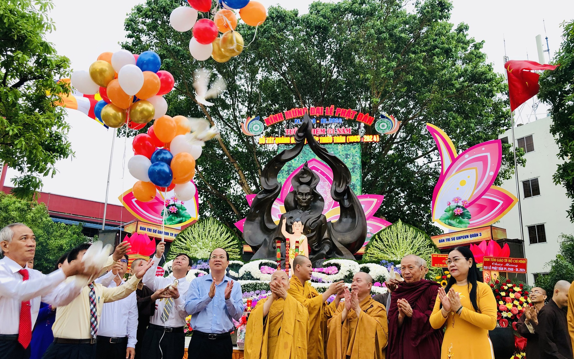 TP HCM mừng Đại lễ Phật đản và tưởng niệm 61 năm Bồ tát Quảng Đức vị pháp thiêu thân
