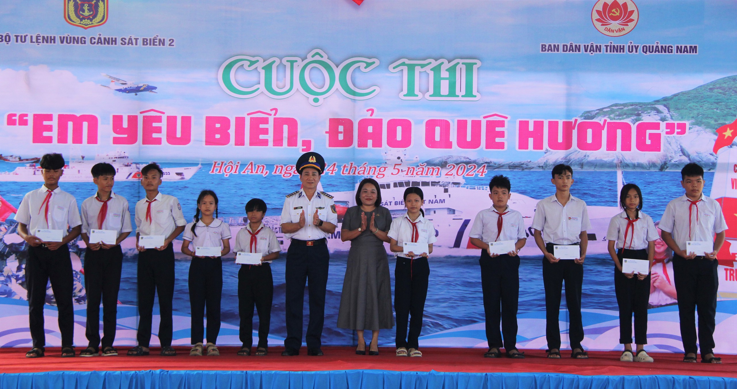 Cảnh sát biển và Báo Người Lao Động đồng hành với ngư dân Cù Lao Chàm- Ảnh 9.