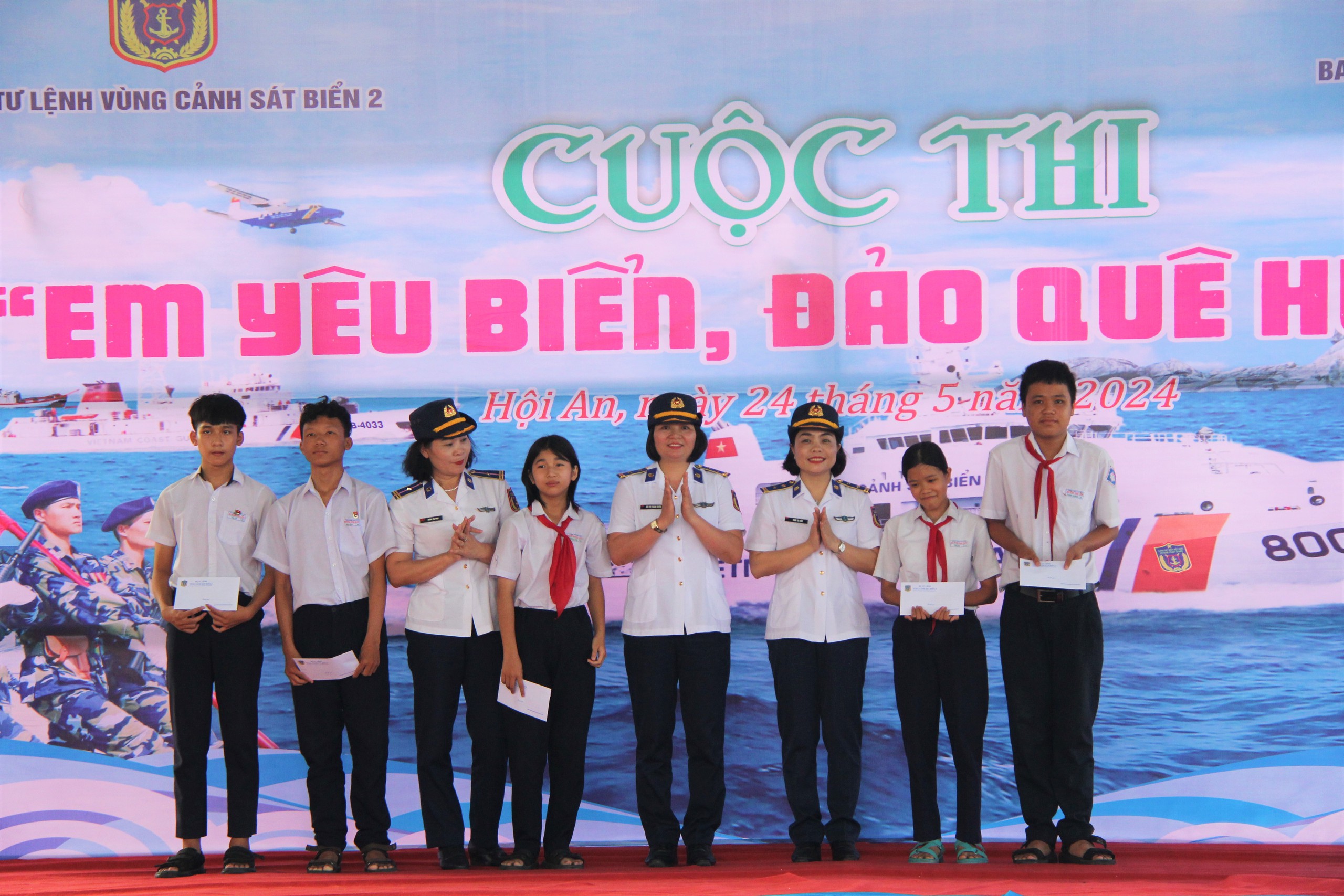 Cảnh sát biển và Báo Người Lao Động đồng hành với ngư dân Cù Lao Chàm- Ảnh 10.