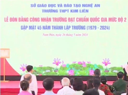 Nguyên hiệu trưởng đột quỵ, tử vong khi đang phát biểu kỷ niệm thành lập trường- Ảnh 1.