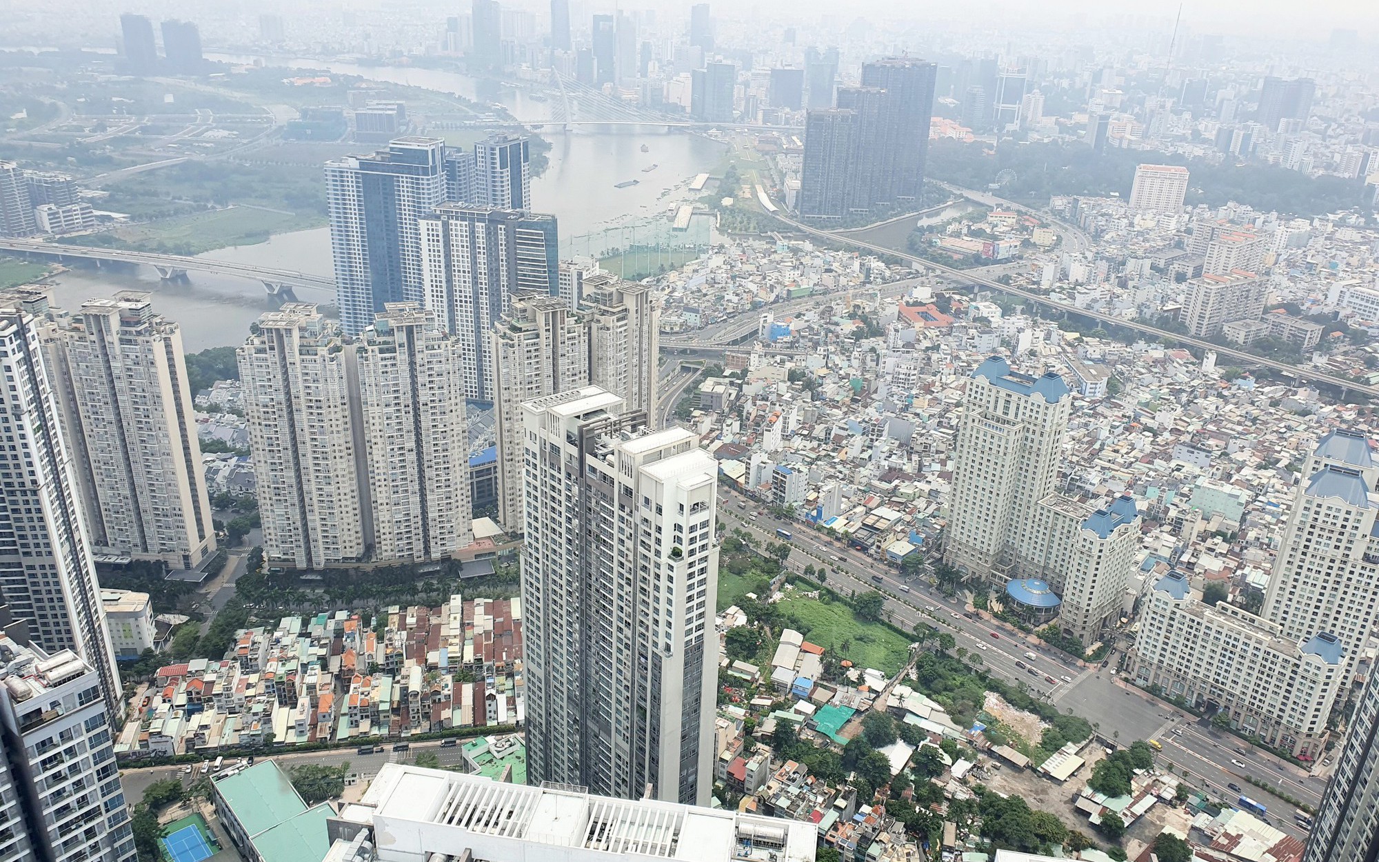 Khởi tố 2 lãnh đạo công ty liên quan vụ chôn lấp 117 tấn chất thải nguy hại - Ảnh 4.