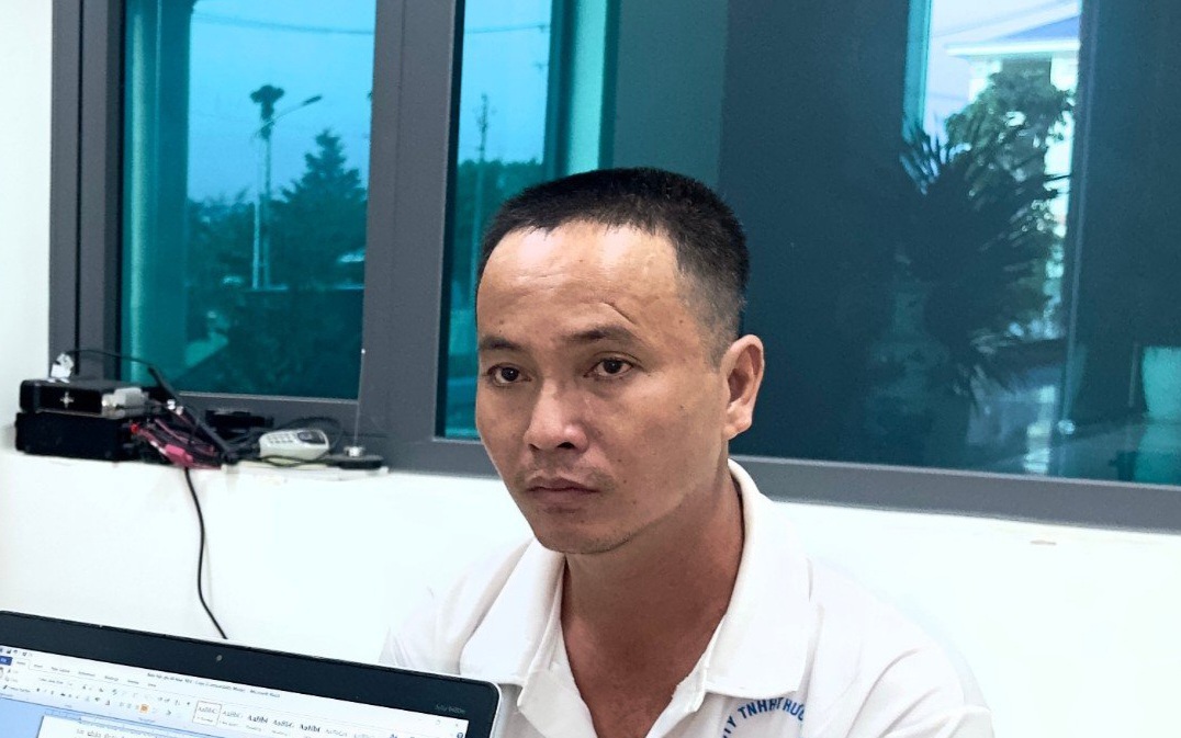 Truy tìm 5 đối tượng mua bán "thiên thạch", ném bột ớt rồi cướp 1,5 tỉ đồng - Ảnh 2. Truy tìm 5 đối tượng mua bán "thiên thạch", ném bột ớt rồi cướp 1,5 tỉ đồng - Ảnh 2.