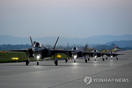 Máy bay chiến đấu tàng hình F-35A của Hàn Quốc chuẩn bị xuất kích. Ảnh: Yonhap