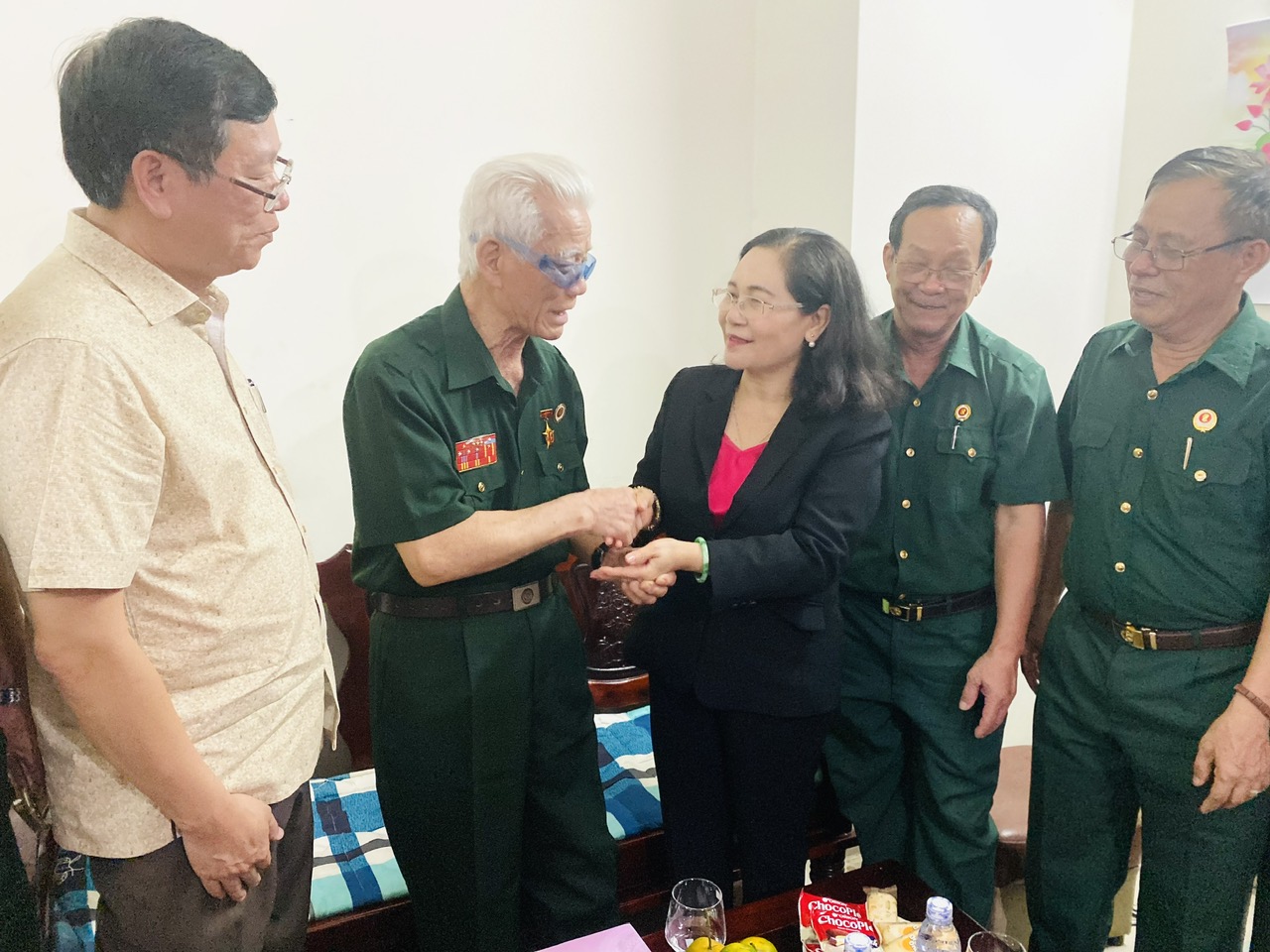 Lãnh đạo TP HCM thăm chiến sĩ Điện Biên Phủ- Ảnh 3.