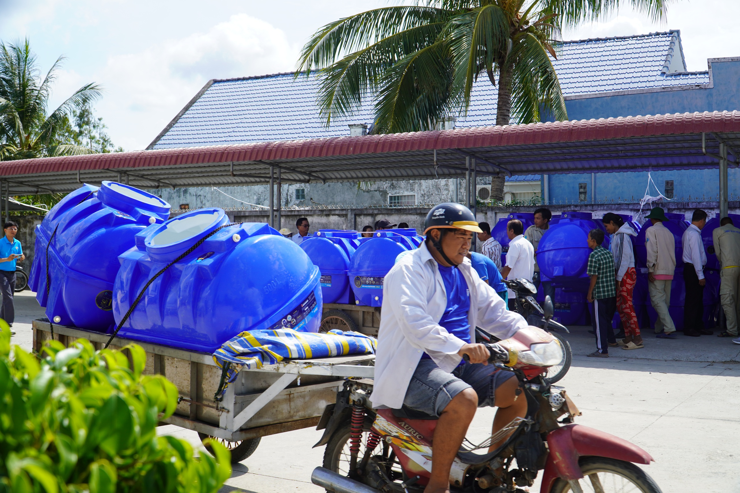 Hỗ trợ người dân vùng hạn, mặn ở Sóc Trăng và Bến Tre- Ảnh 4.