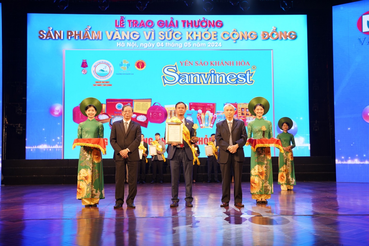 Yến sào Khánh Hòa được vinh danh “Sản phẩm vàng vì sức khỏe cộng đồng" lần thứ 5 liên tiếp- Ảnh 1.