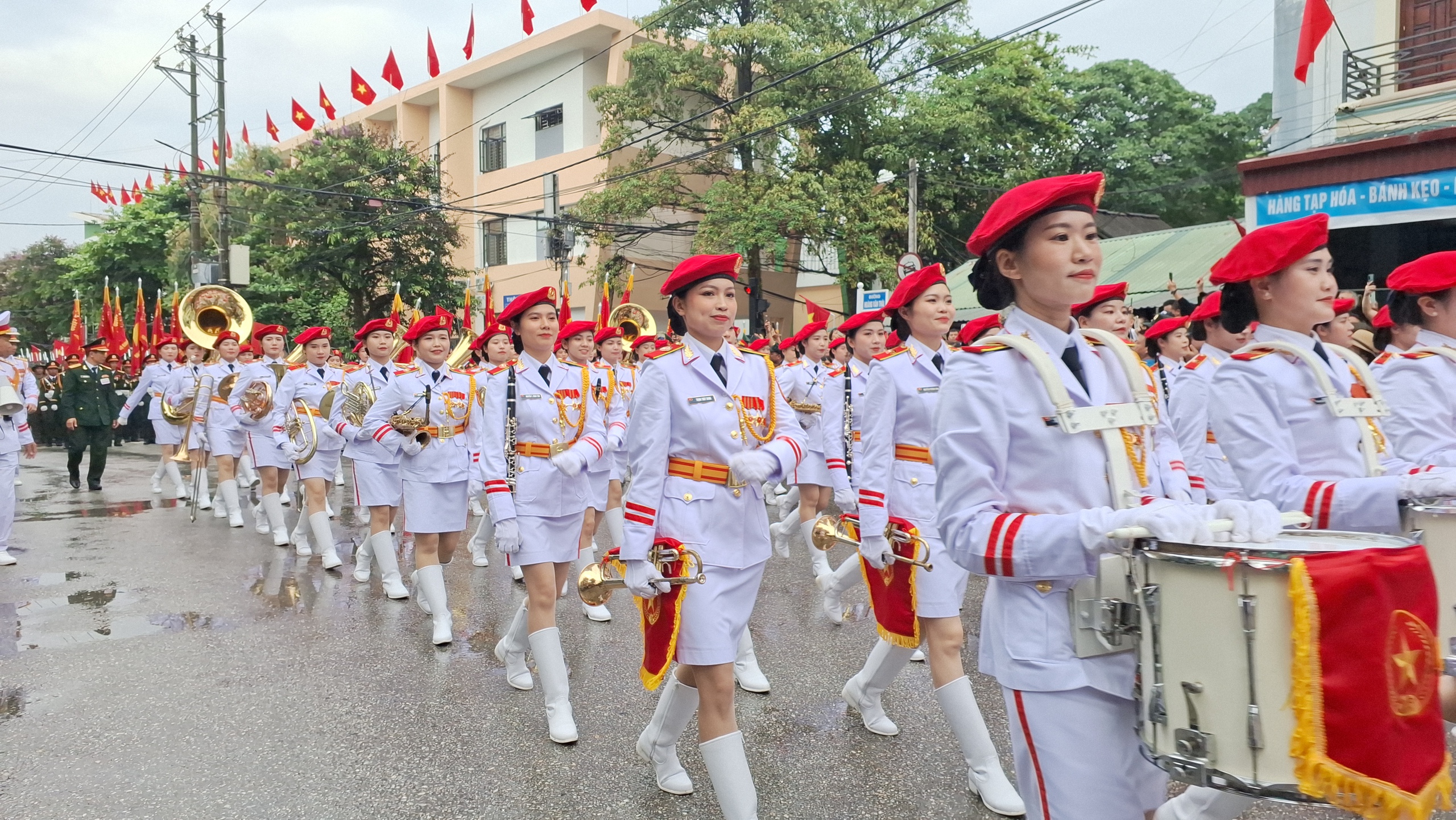 Những "bóng hồng" trong Lễ diễu binh, diễu hành kỷ niệm 70 năm Chiến thắng Điện Biên Phủ- Ảnh 5.