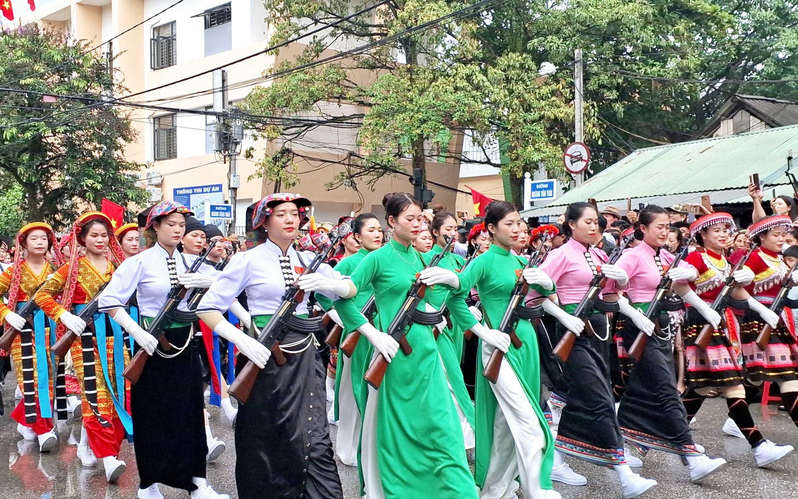 Những "bóng hồng" trong Lễ diễu binh, diễu hành kỷ niệm 70 năm Chiến thắng Điện Biên Phủ- Ảnh 16.