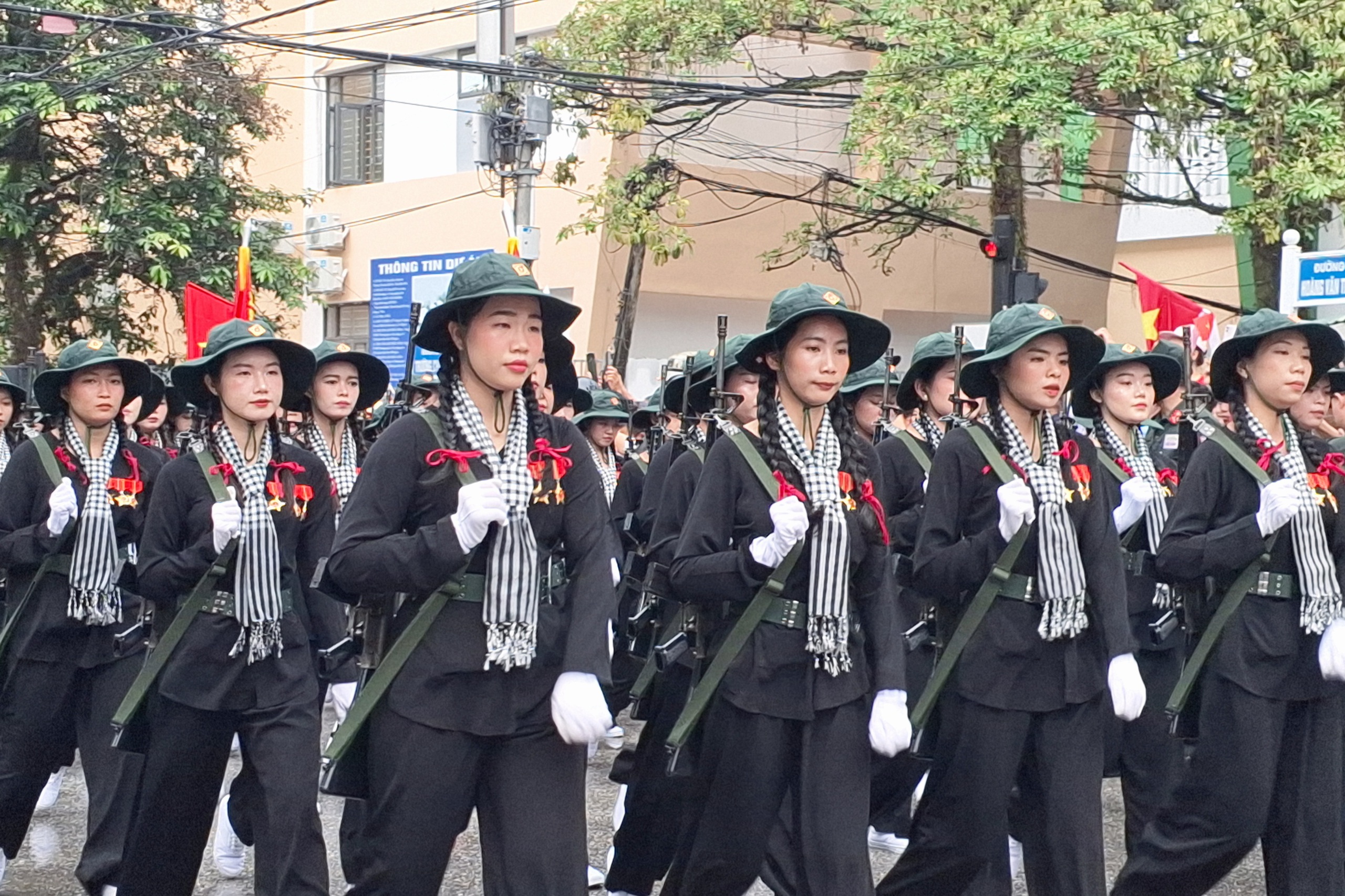Những "bóng hồng" trong Lễ diễu binh, diễu hành kỷ niệm 70 năm Chiến thắng Điện Biên Phủ- Ảnh 8.