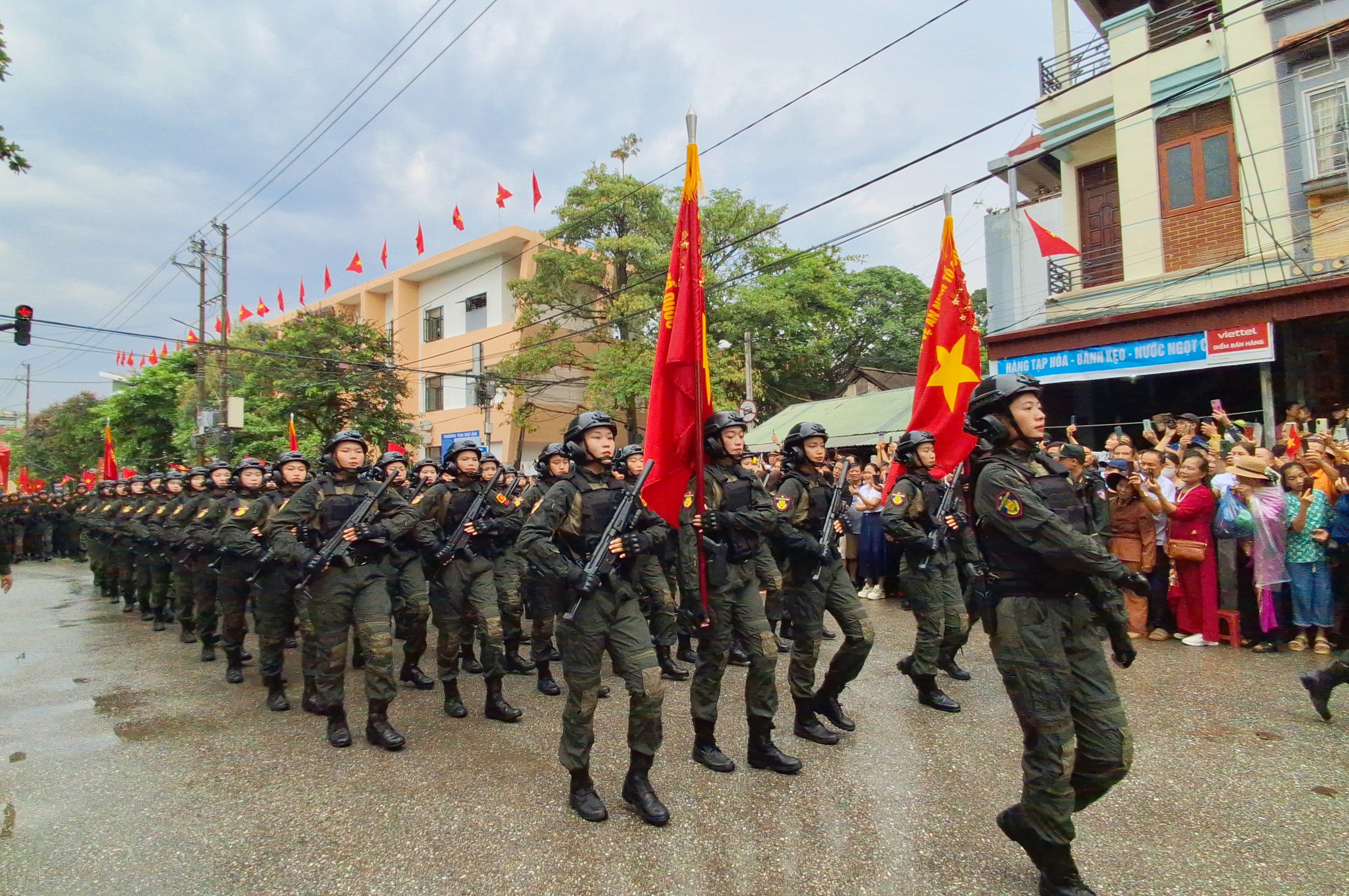Những "bóng hồng" trong Lễ diễu binh, diễu hành kỷ niệm 70 năm Chiến thắng Điện Biên Phủ- Ảnh 22.