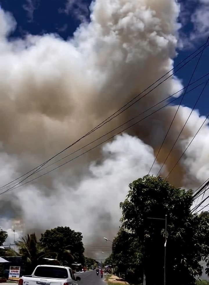 Clip: Hỏa hoạn bùng phát ở Vườn quốc gia Tràm Chim, cột khói cao hàng chục mét - Ảnh 3.