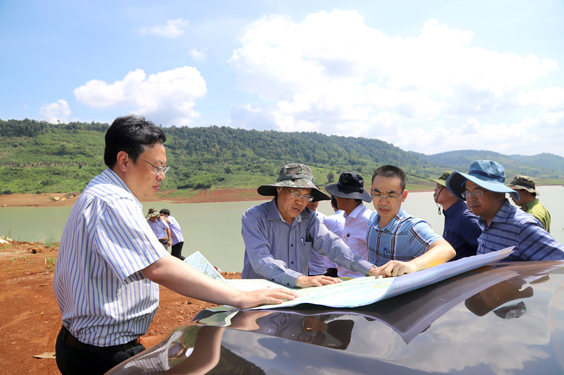 Khảo sát vị trí xây dựng tuyến cao tốc qua địa phận xã Lộc Tân, huyện Bảo Lâm, tỉnh Lâm Đồng